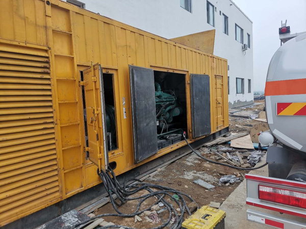 扎赉诺尔如何在发电机出租合同中约定设备的维修和保养责任?