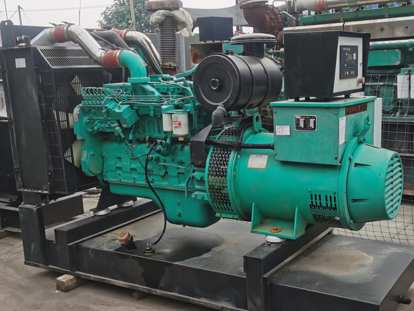 扎赉诺尔冬季低温环境下，500KW发电机组启动电瓶的容量需求具体会增加多少？